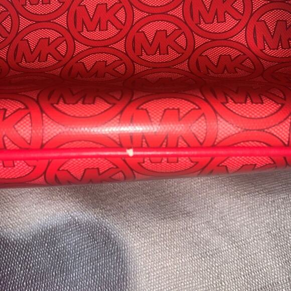 Michael Kors Signature Red Handbag – Eye-Catching & Functional - Picture 3 of 9